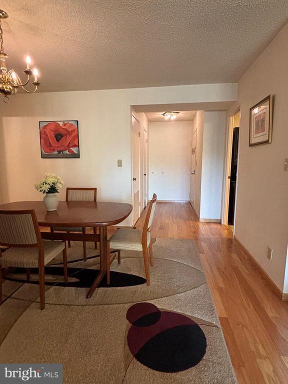 Foto del edificio - 5903 Mt Eagle Dr