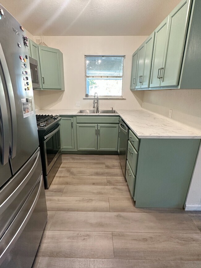Kitchen - 7205 Grand Canyon Dr