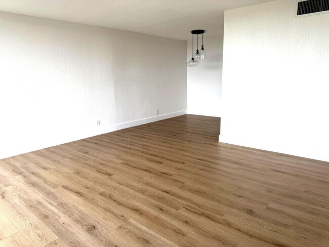Foto del edificio - 7051 Environ Blvd