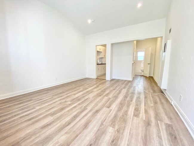 Building Photo - 840 N Alta Vista Blvd