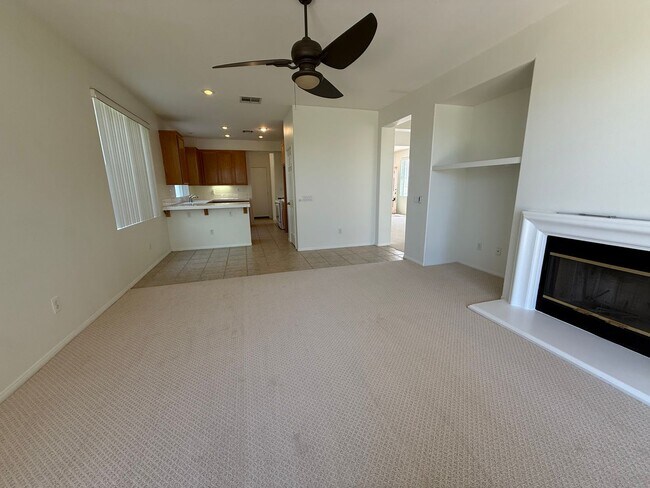 Foto del edificio - 3 bed, 2 1/2 bath home in gated Wood Ranch...