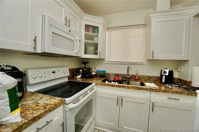 Building Photo - 2 br, 2 bath  - 6208 SW 131st Pl