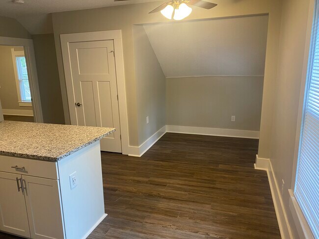 Nook - 6148 Winthrop Ave