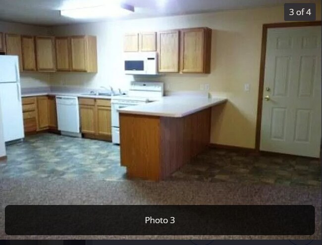 KITCHEN - 1402 E Redwood Blvd