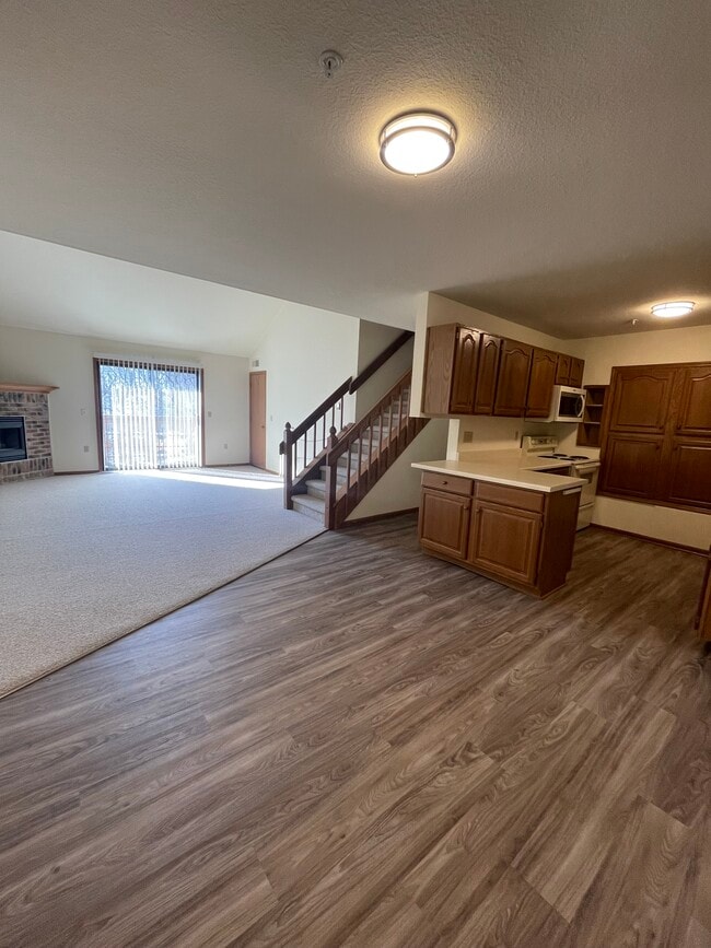 Building Photo - Parkwood Lake Apartments