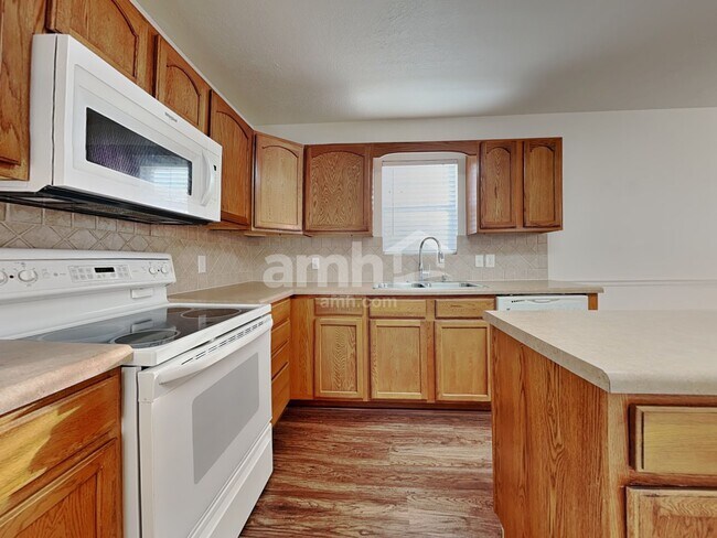 Foto del edificio - 6513 Colossal Ln