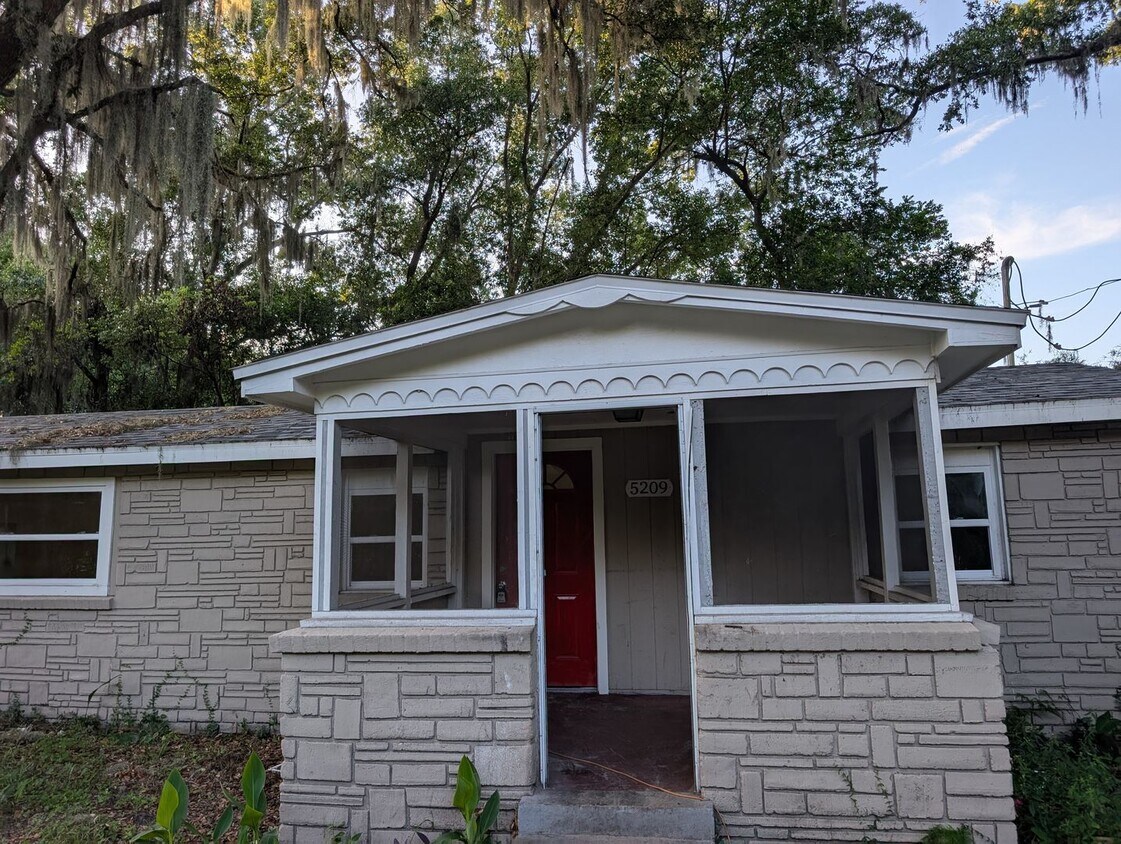Foto principal - Renovated 3/2 in Oretega Farms