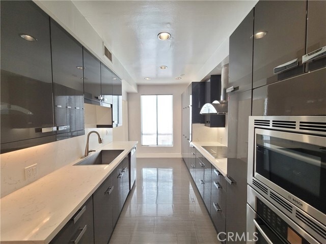 Building Photo - 450 N Oakhurst Dr