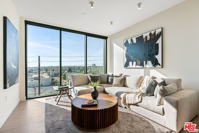 Foto del edificio - 3688 Overland Ave