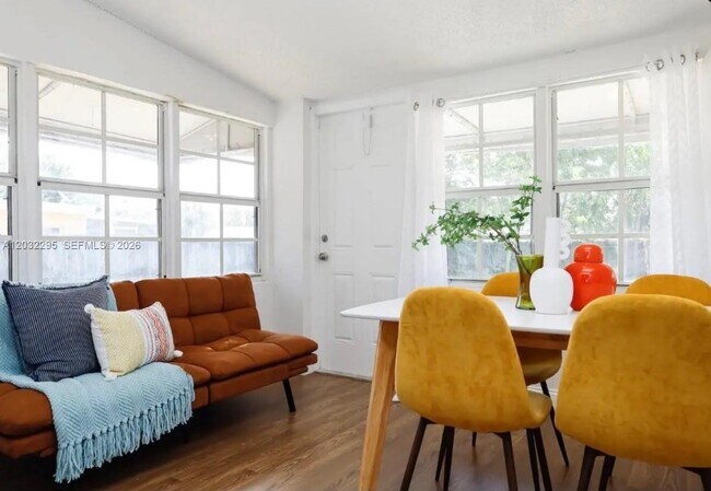 Foto del edificio - 2740 Dewey St