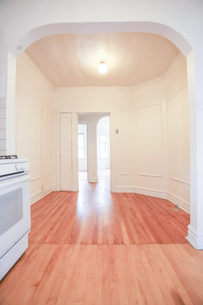 Building Photo - 2113 N Mozart St