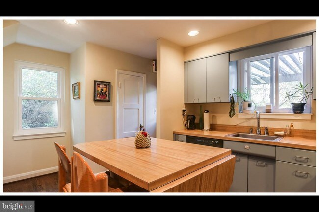 Foto del edificio - 5746 Cross Country Blvd