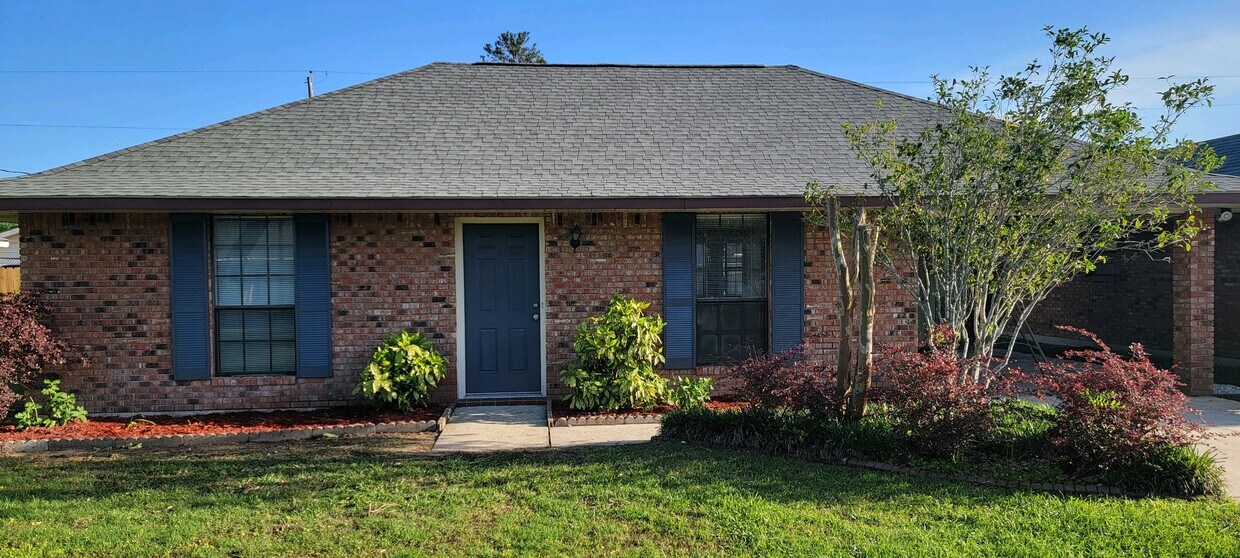 2029 E Parlange St, Gonzales, LA 70737 House for Rent in Gonzales, LA