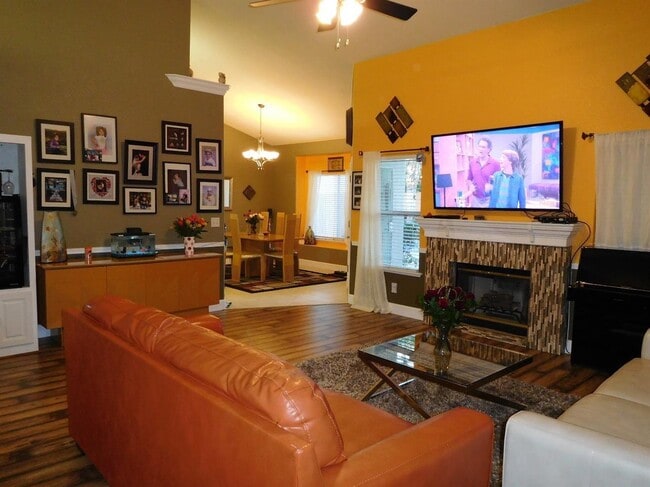 Building Photo - 1877 E Turnberry Ave