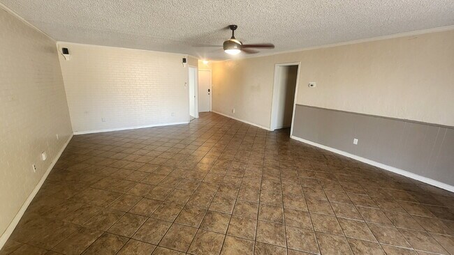 Building Photo - 6702 Temple Ave