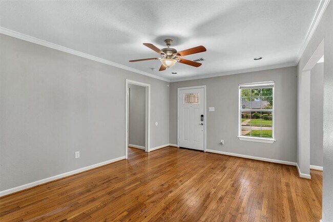Building Photo - 4831 Culmore Dr