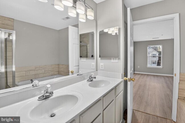 Building Photo - 1908 Gardenia Ct