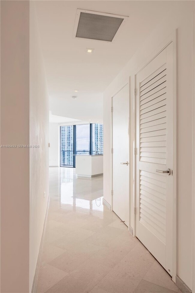 Foto del edificio - 68 SE 6th St