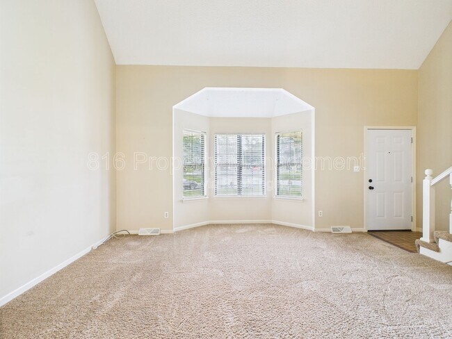 Foto del edificio - 166 SW Robin Rd