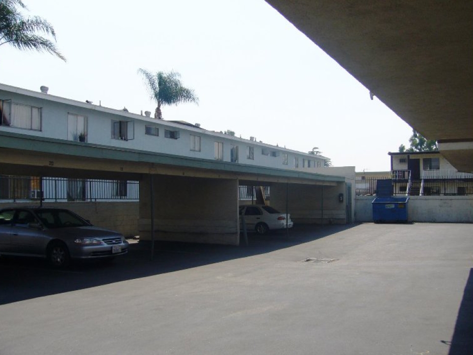 Parking - 14654 Rayen St