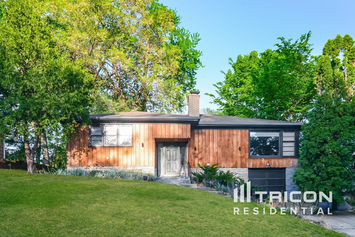 Foto principal - 3712 Abbott Ave N