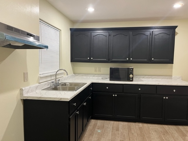 Kitchen - 407 W Jones Ave