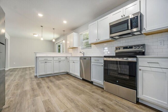 Foto del edificio - 2808 Sanderling Ct SE