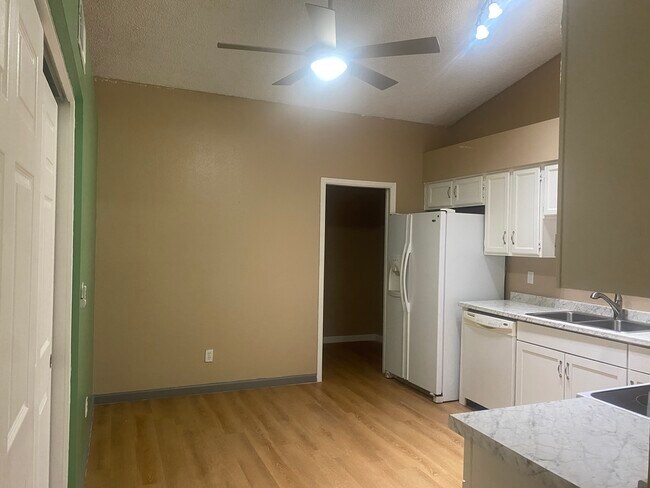 Foto del edificio - 875 S Nebraska St