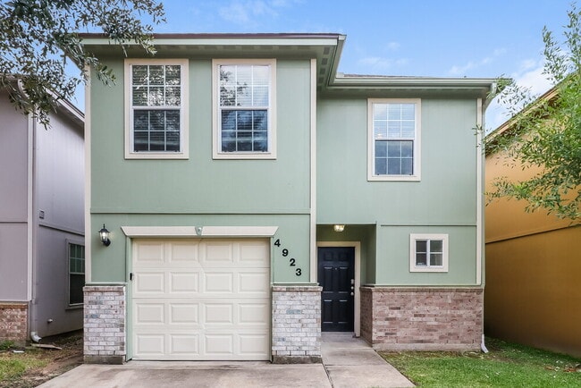 Building Photo - 4923 N Cancun Dr
