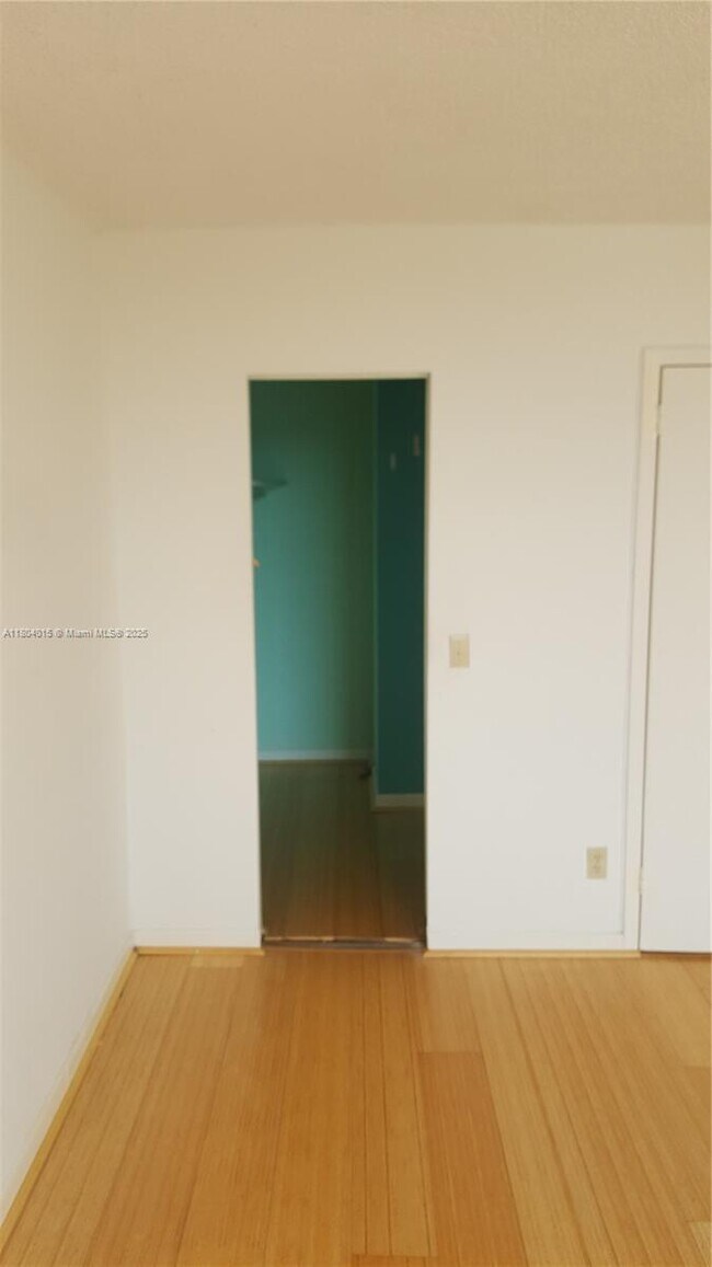 Foto del edificio - 2020 NE 135th St