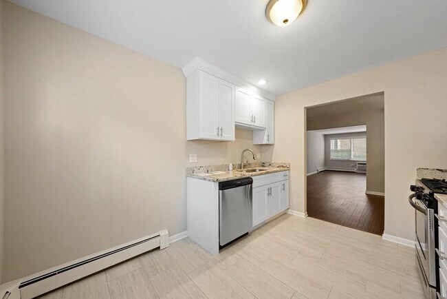 Kitchen - 2060 W Chase Ave