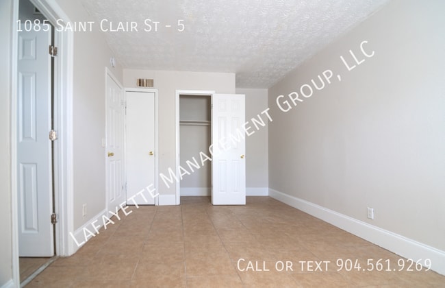 Building Photo - 1085 St Clair St