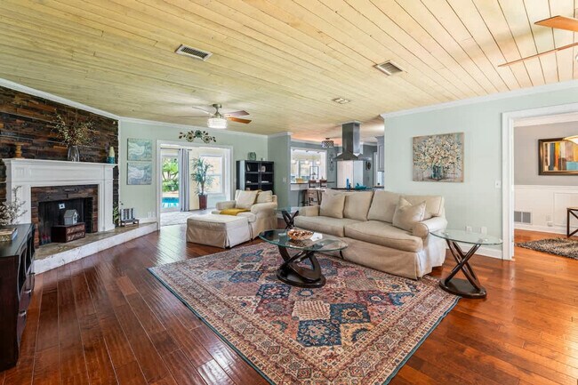 Foto del edificio - 1937 Grove Bluff Cir W