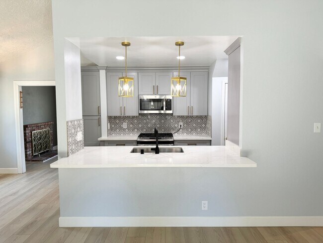 Building Photo - Newly Remodeled Single-Family home in Live...