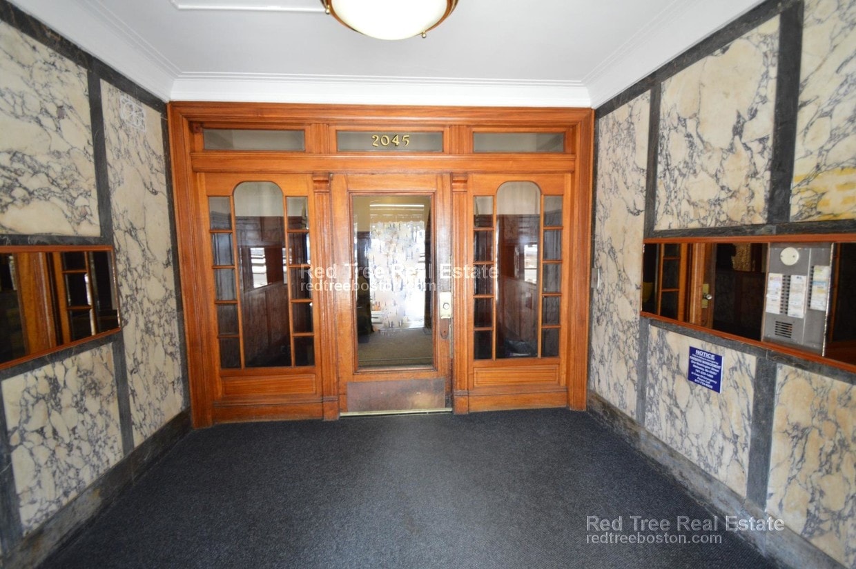 Foto del edificio - 2045 Commonwealth Ave