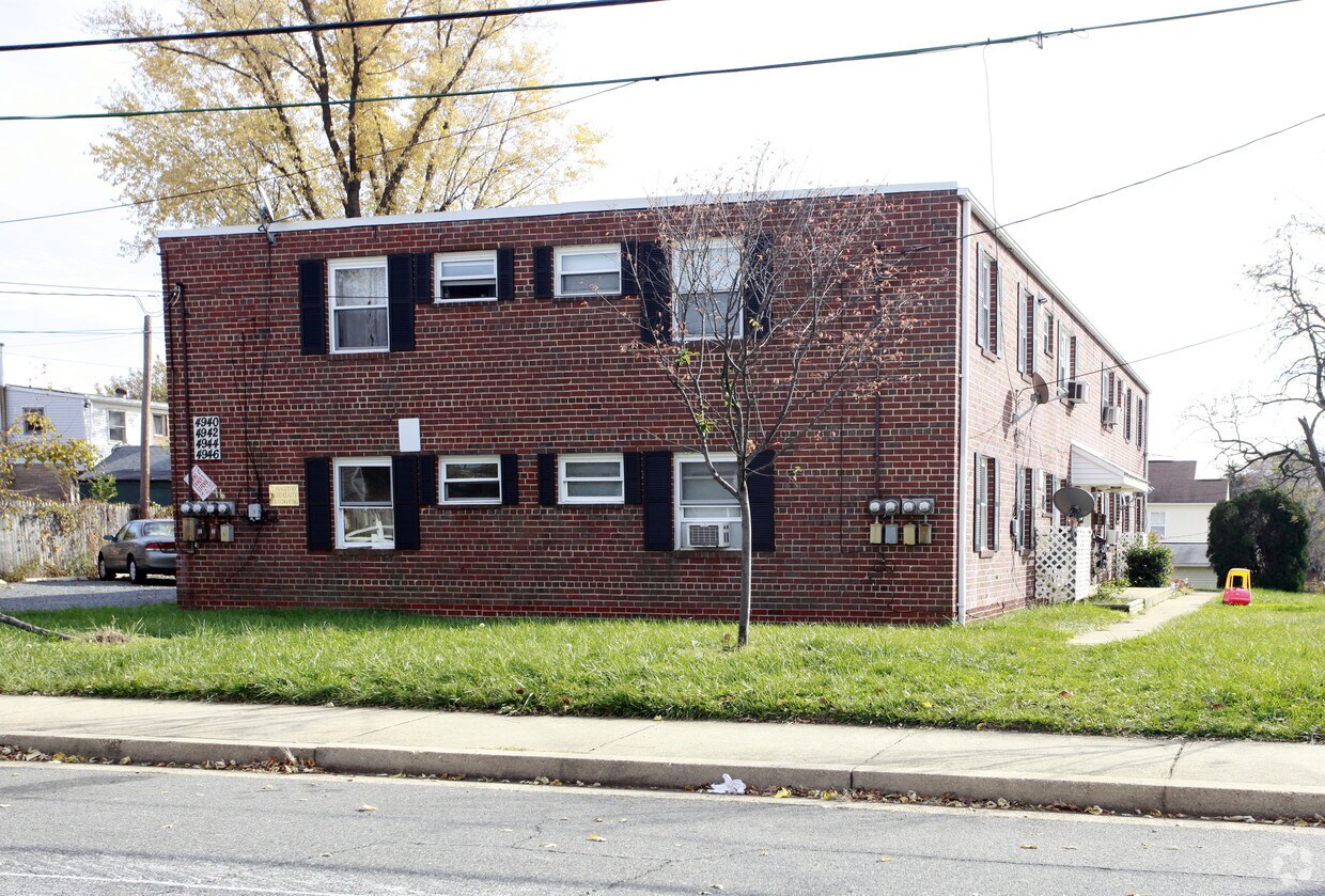 Building Photo - 4940-4946 19th St N