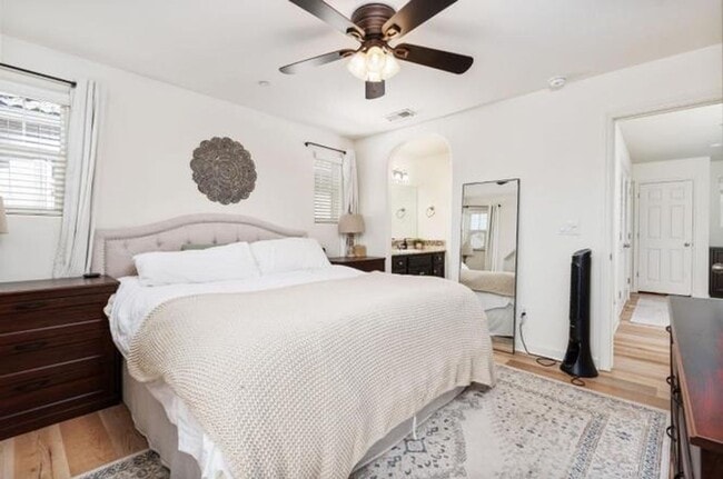 Building Photo - $2,090 Barstow & De Wolf, 3 Bedroom House ...