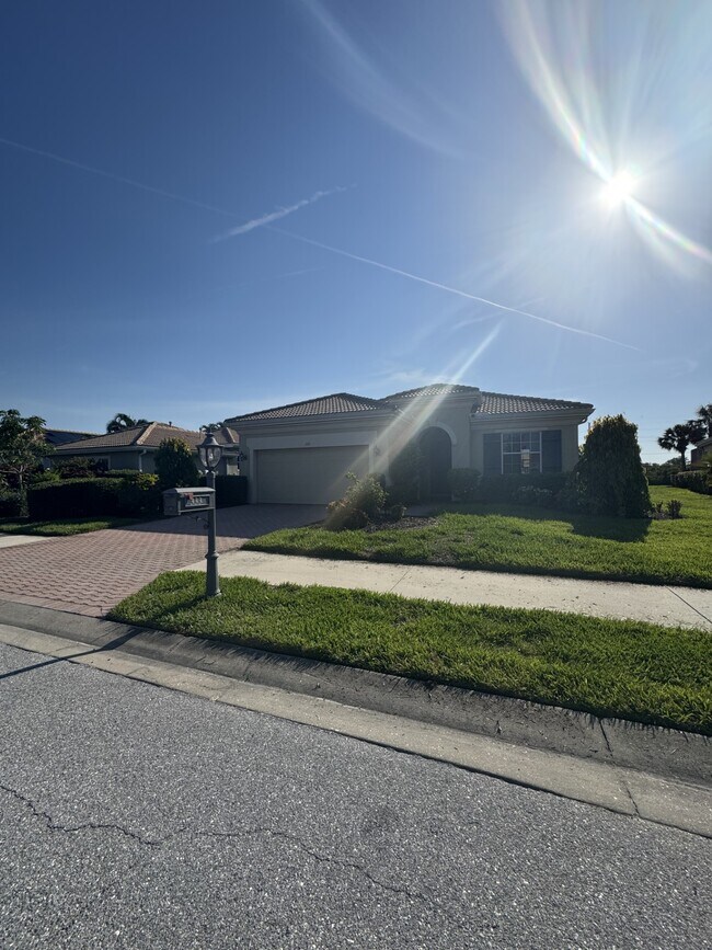 Building Photo - 333 Cipriani Way