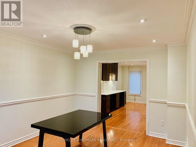 Building Photo - 2780 Teak Crescent