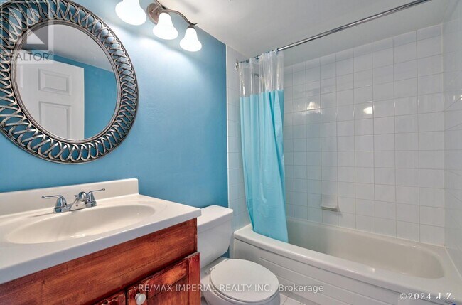 Photo du bâtiment - 24 Wellesley St W