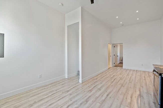 Foto del edificio - 903 W 7th St