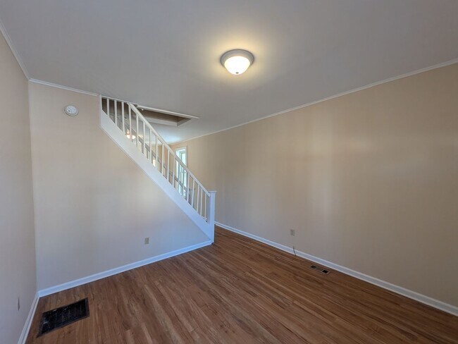 Building Photo - Beautiful Remodeled 3 Bedroom Home