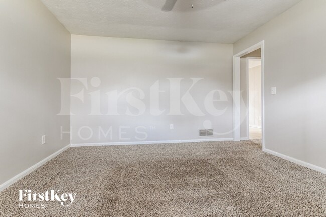 Building Photo - 2306 Wisteria Dr SW