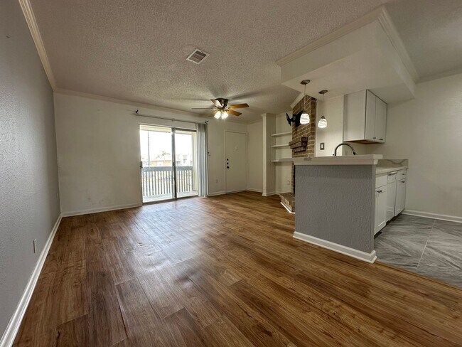 Foto del edificio - Charming One Bedroom, Upstairs Unit!