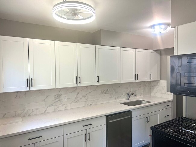 Foto del edificio - Charming 1-Bedroom Apartment Near JFK – Pr...