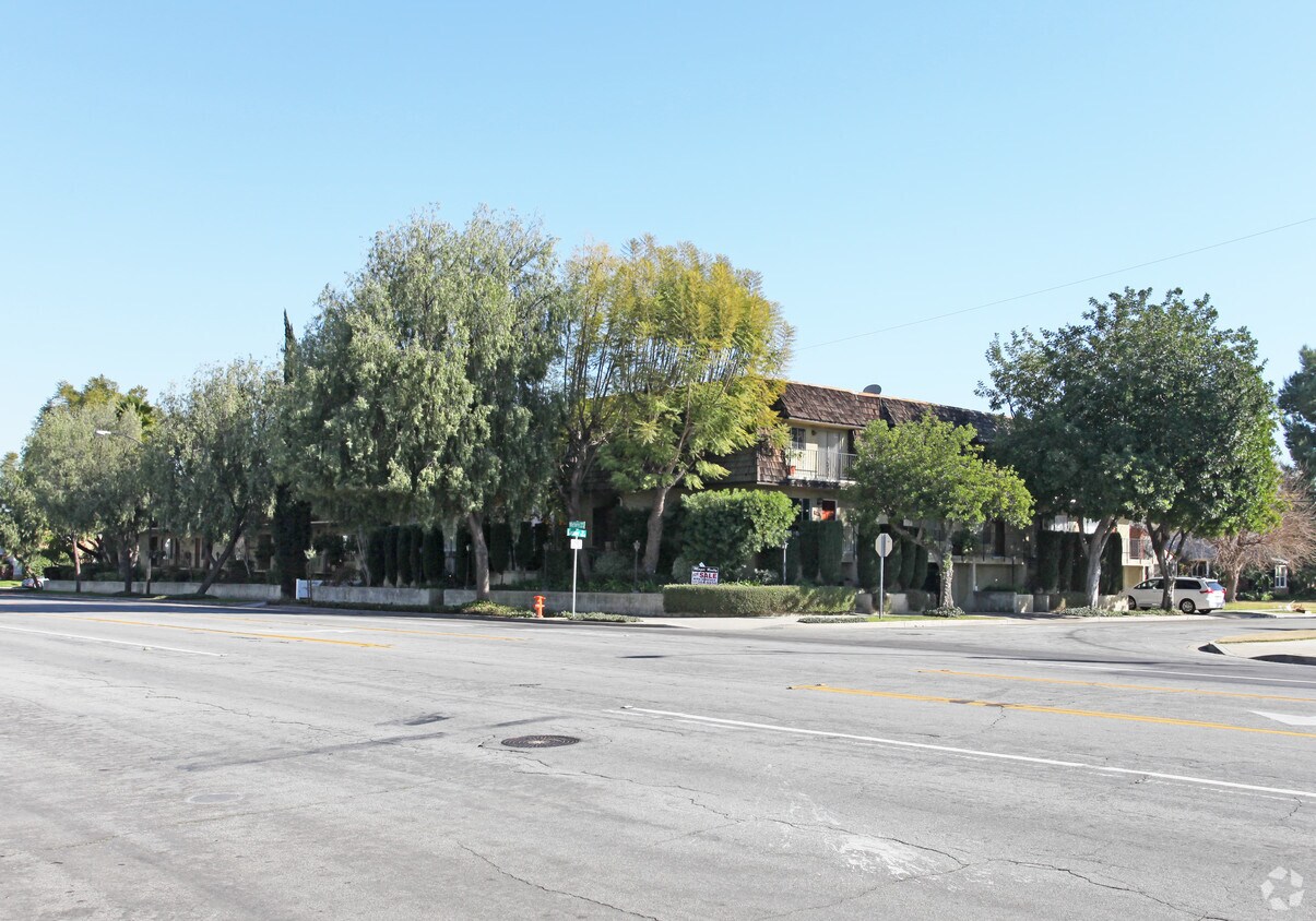 Primary Photo - 1140 N Lamer St