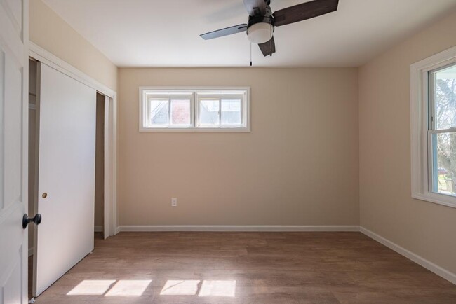 Building Photo - 6510 Hedge Ave