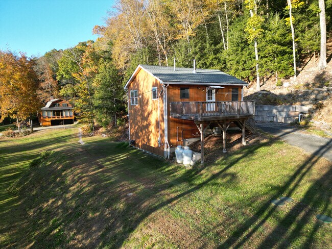 Foto del edificio - 84 Carpenter Rd