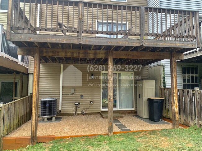 Building Photo - 6072 Rock Glen Dr