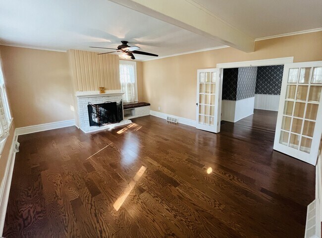 Foto del edificio - 820 W College Ave